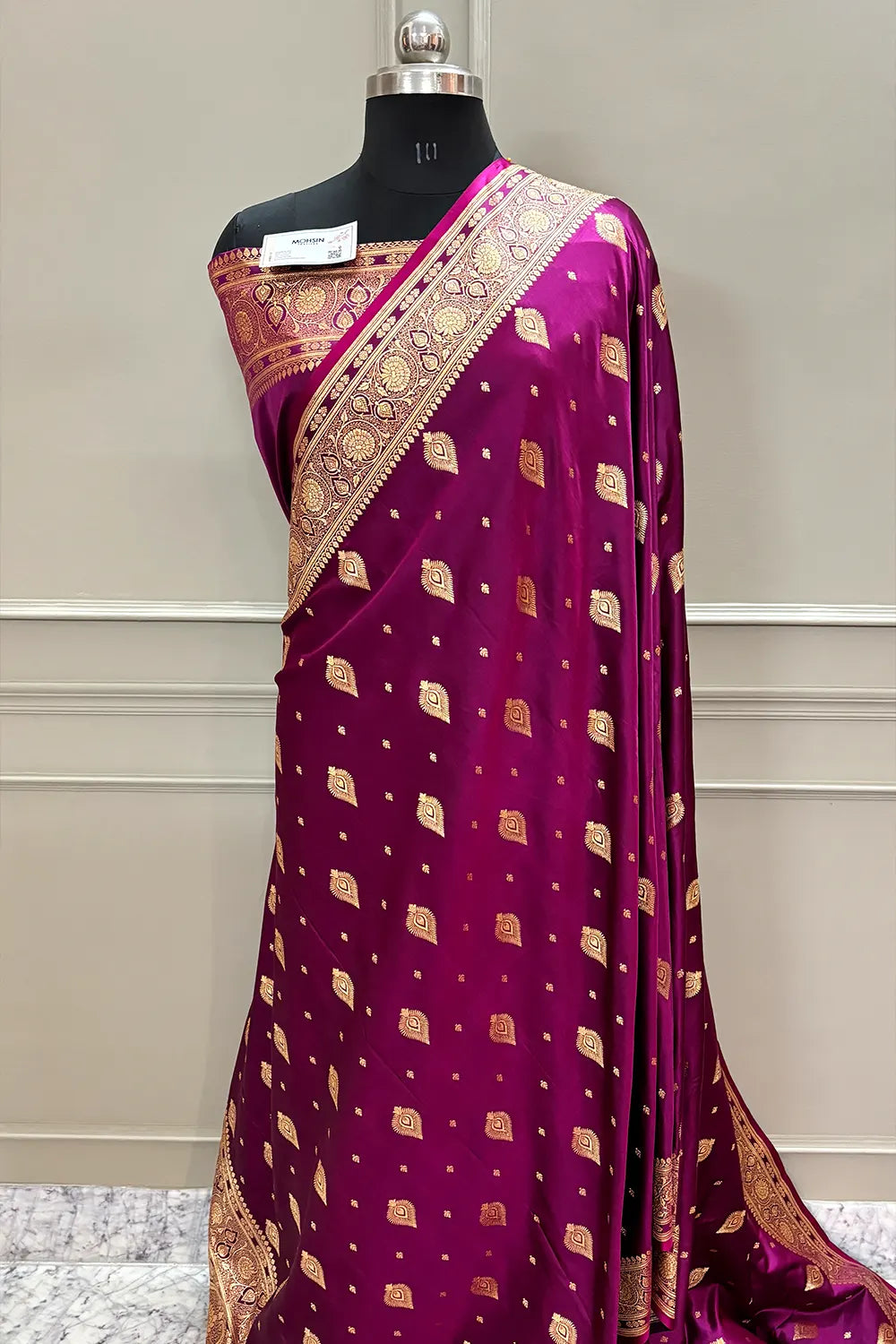 Magenta Queen Buti Katan Silk Banarasi Saree