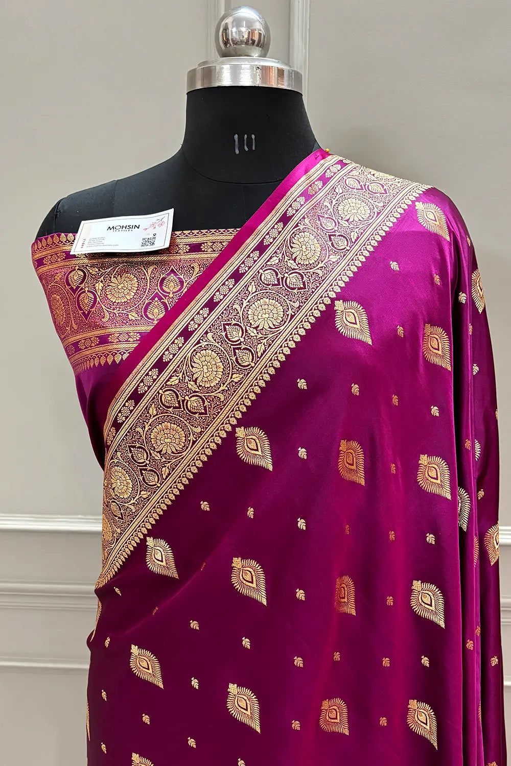 Magenta Queen Buti Katan Silk Banarasi Saree