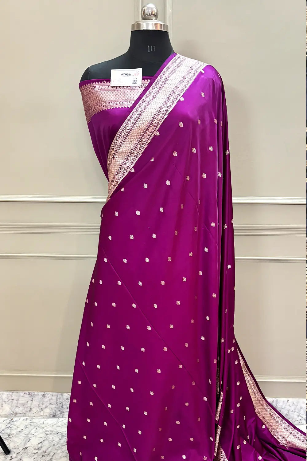 Magenta Wazir Buti Katan Silk Banarasi Saree