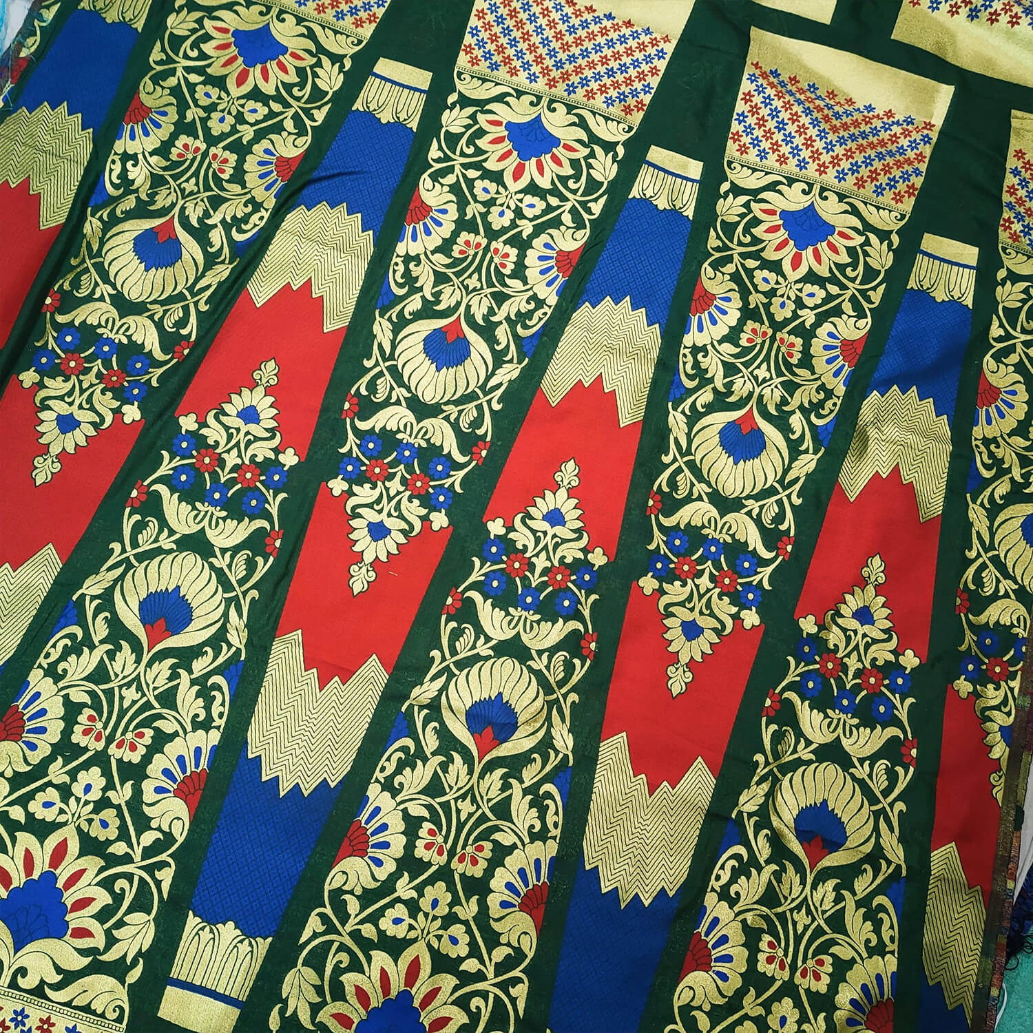 Meenakari 24 Kalli Pure Crepe Silk Banarasi Handloom Lahenga Bottle Green Design