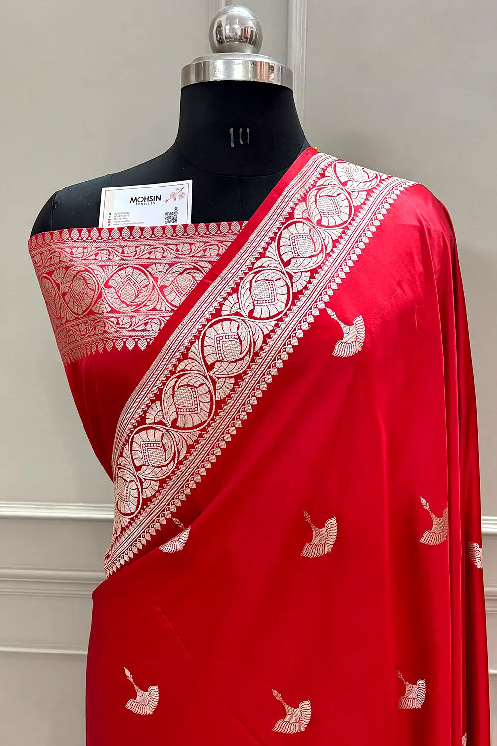 Red Jellyfish Buti Katan Silk Banarasi Saree