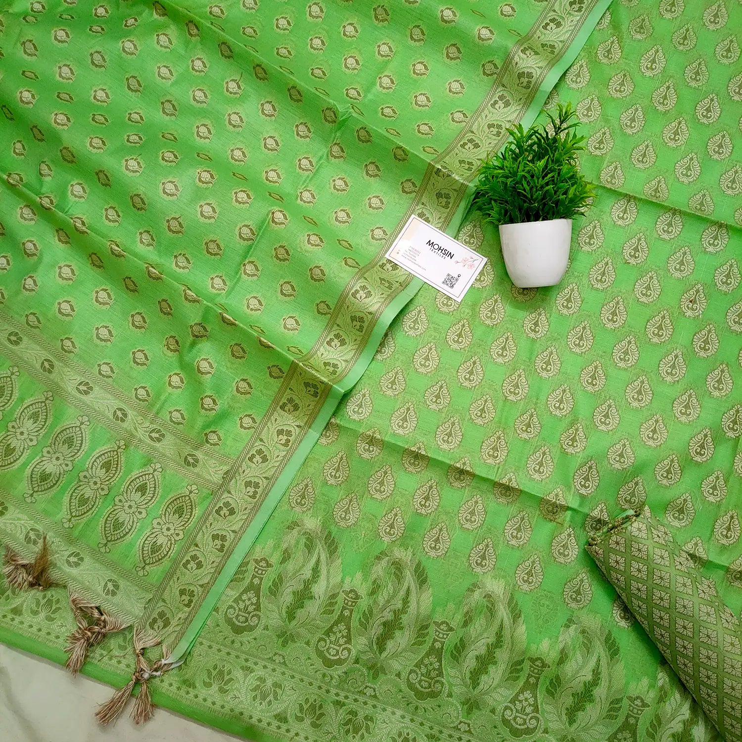 Pista Surahi Buti Cotton Silk Banarasi Suit