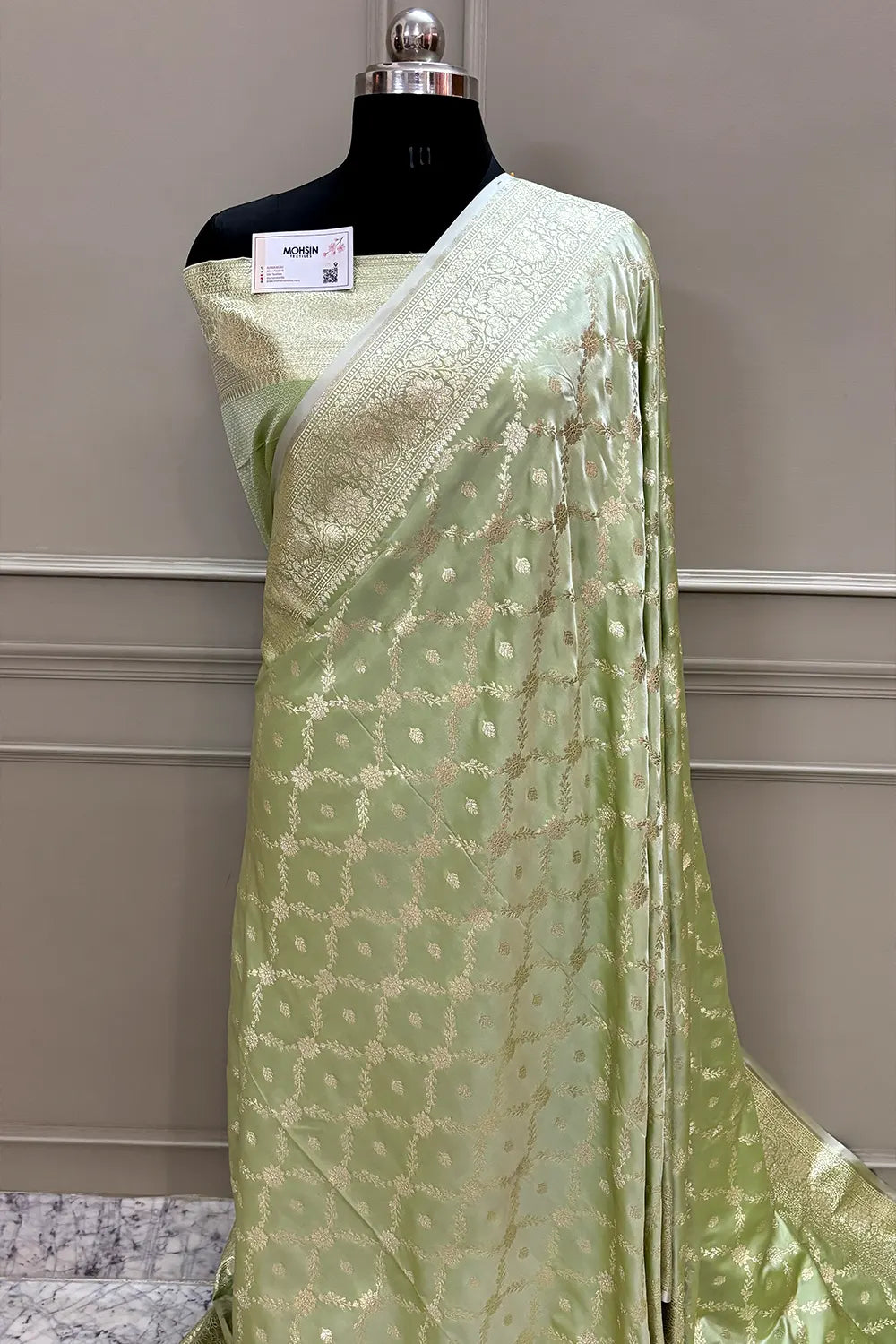 Pista Qaidi Buti Katan Silk Banarasi Saree