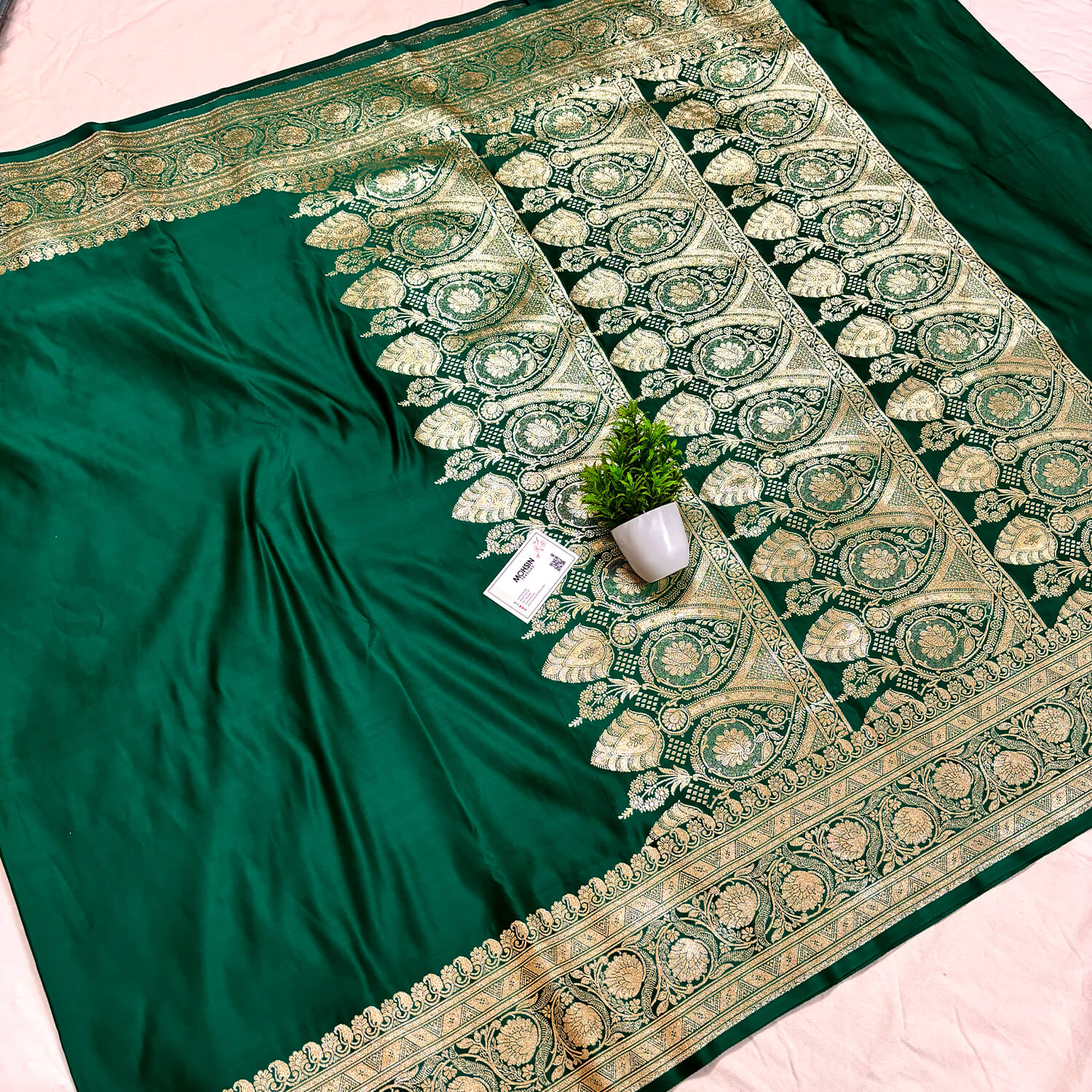Bottle Green Plain Golden Zari Katan Silk Banarasi Saree