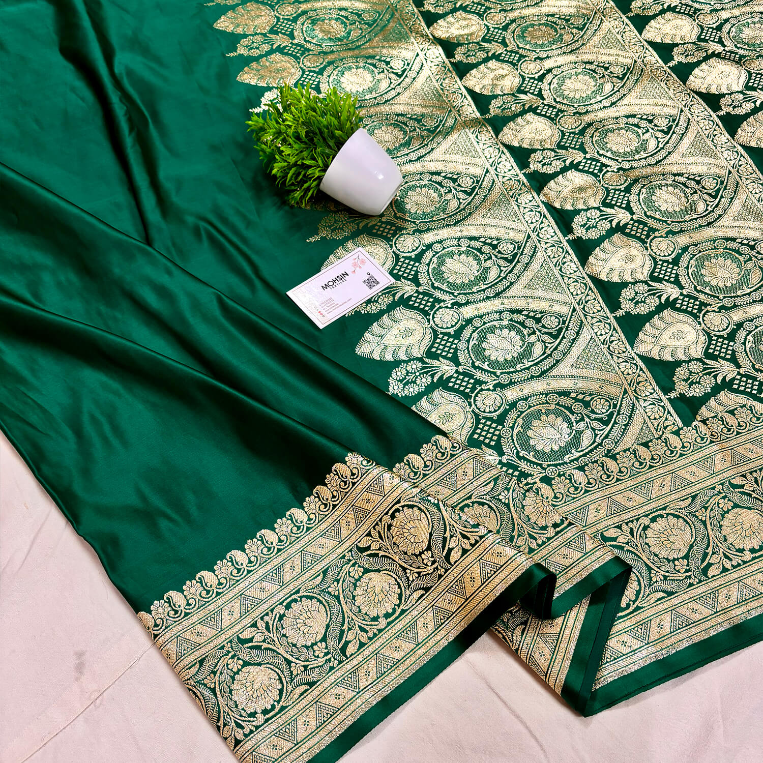 Bottle Green Plain Golden Zari Katan Silk Banarasi Saree