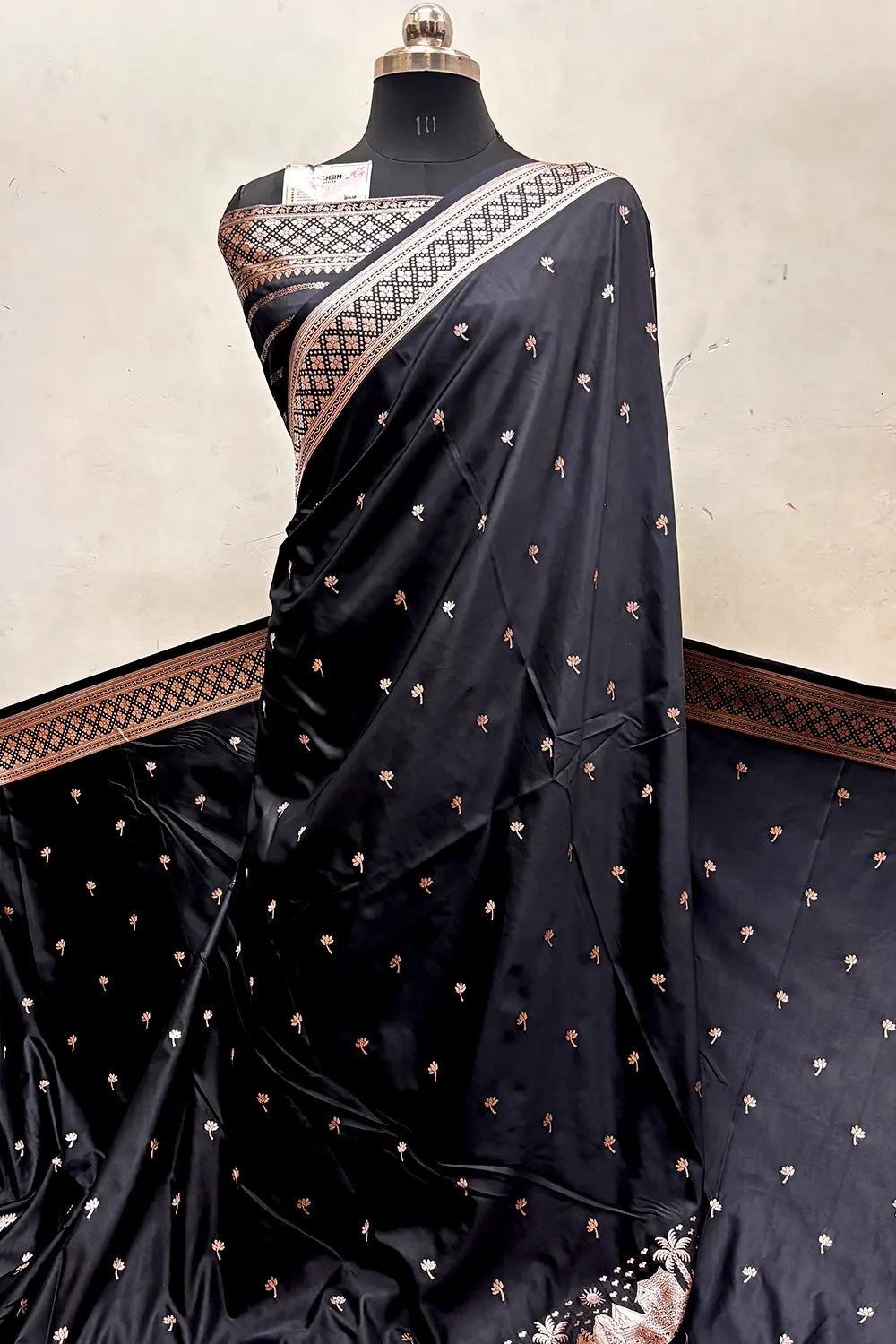 Black Vice City Beach Katan Silk Banarasi Saree