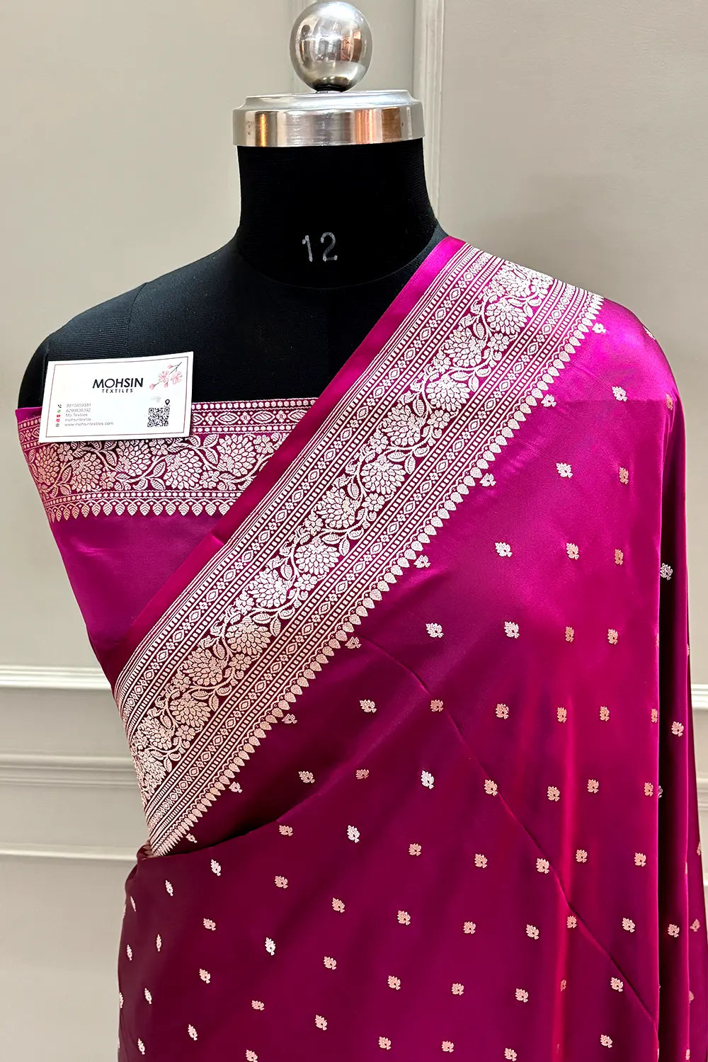 Magenta Chitrani Buti Katan Silk Banarasi Saree