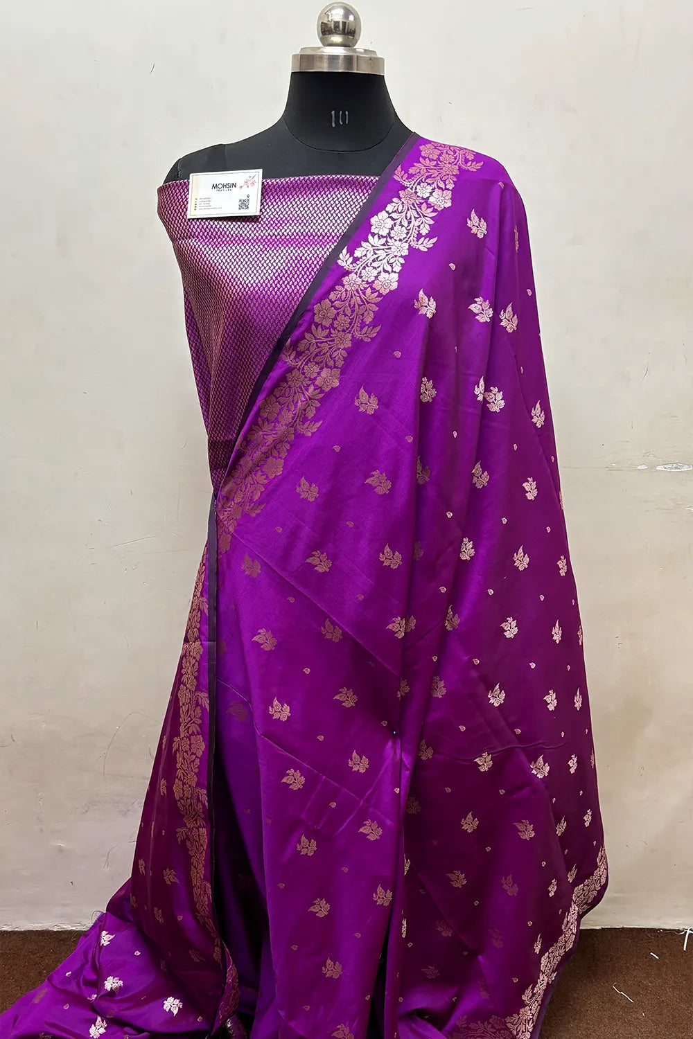 Magenta Zari Semi Katan Silk Banarasi Saree