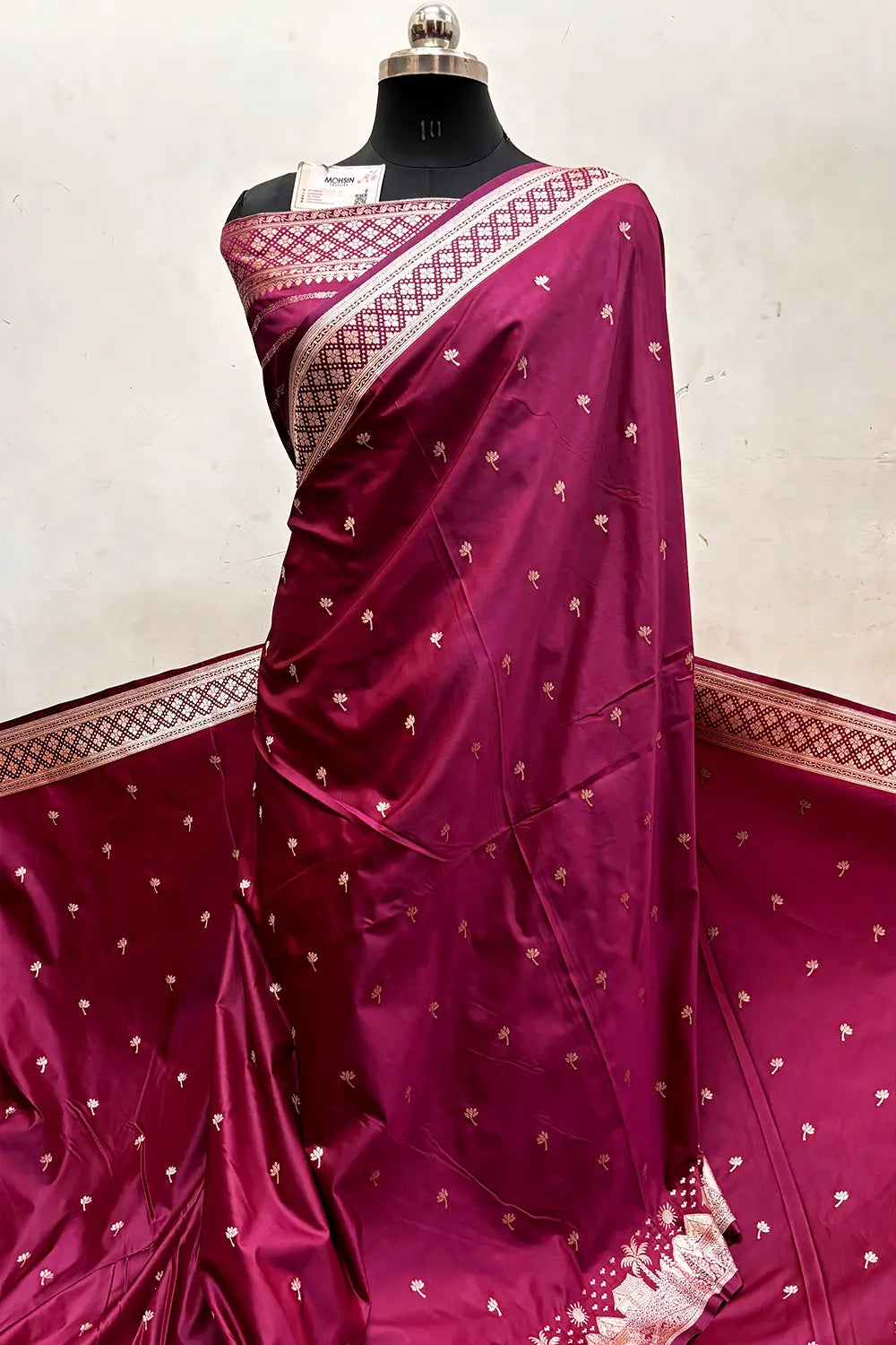 Wine Vice City Beach Katan Silk Banarasi Saree