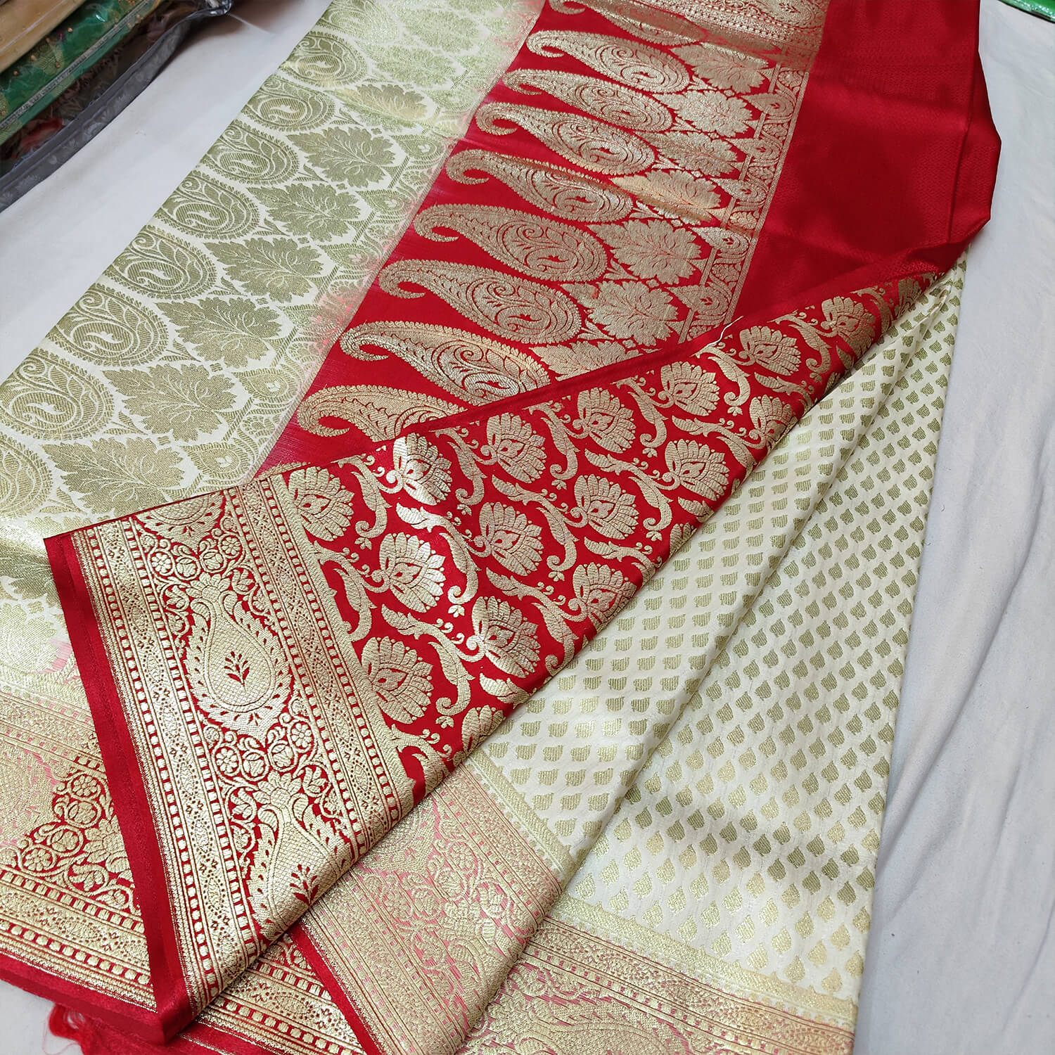 Off White BANARASI ZARI SILK Saree With Beautiful Rich Pallu –  ShopBollyWear.Com