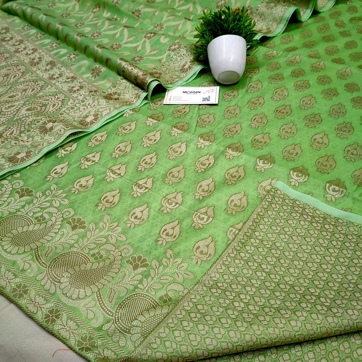 Pista Kacchi Carry Fire Cotton Banarasi Suit