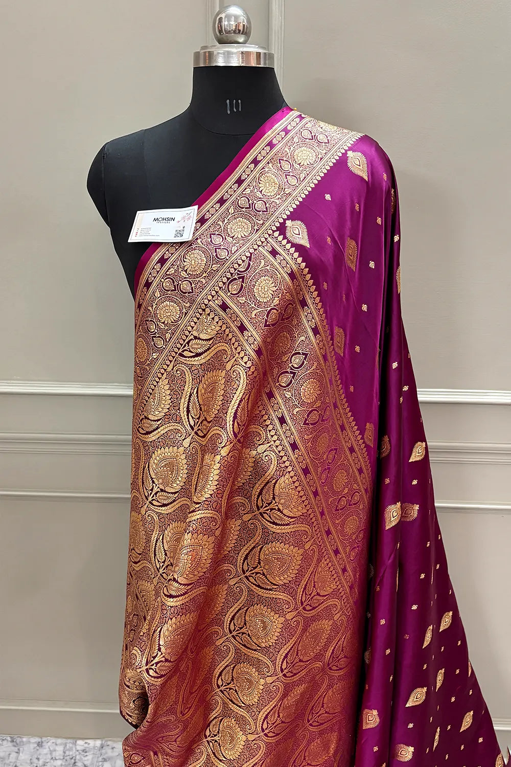 Magenta Queen Buti Katan Silk Banarasi Saree