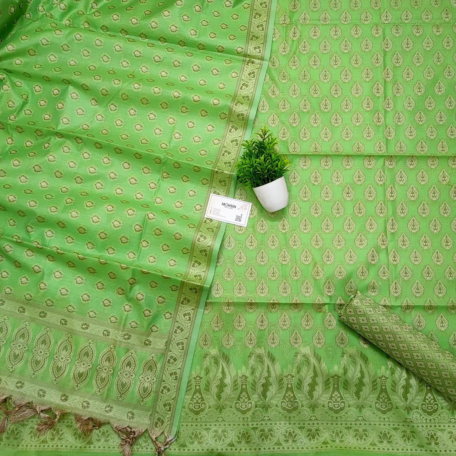Pista Surahi Buti Cotton Silk Banarasi Suit