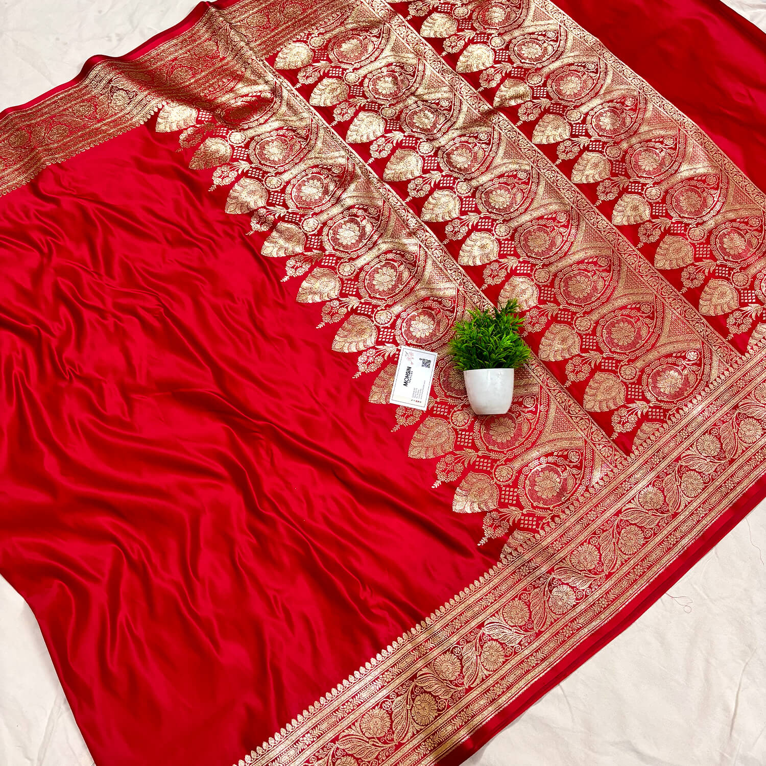 Green Handwoven Katan Silk Banarasi Saree With Red Border – Wearitage India