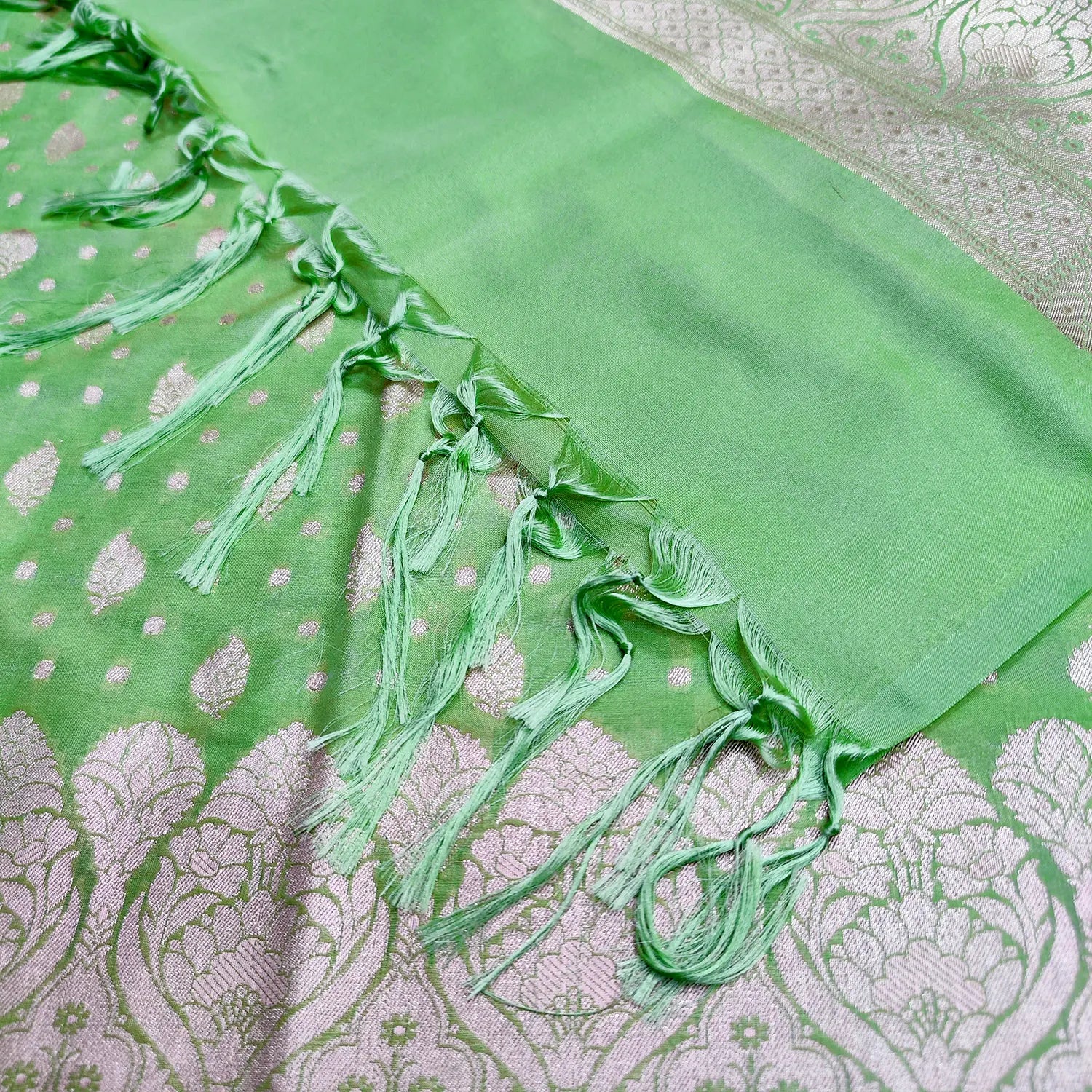 Pista Kalli Patta Katan Silk Banarasi Suit
