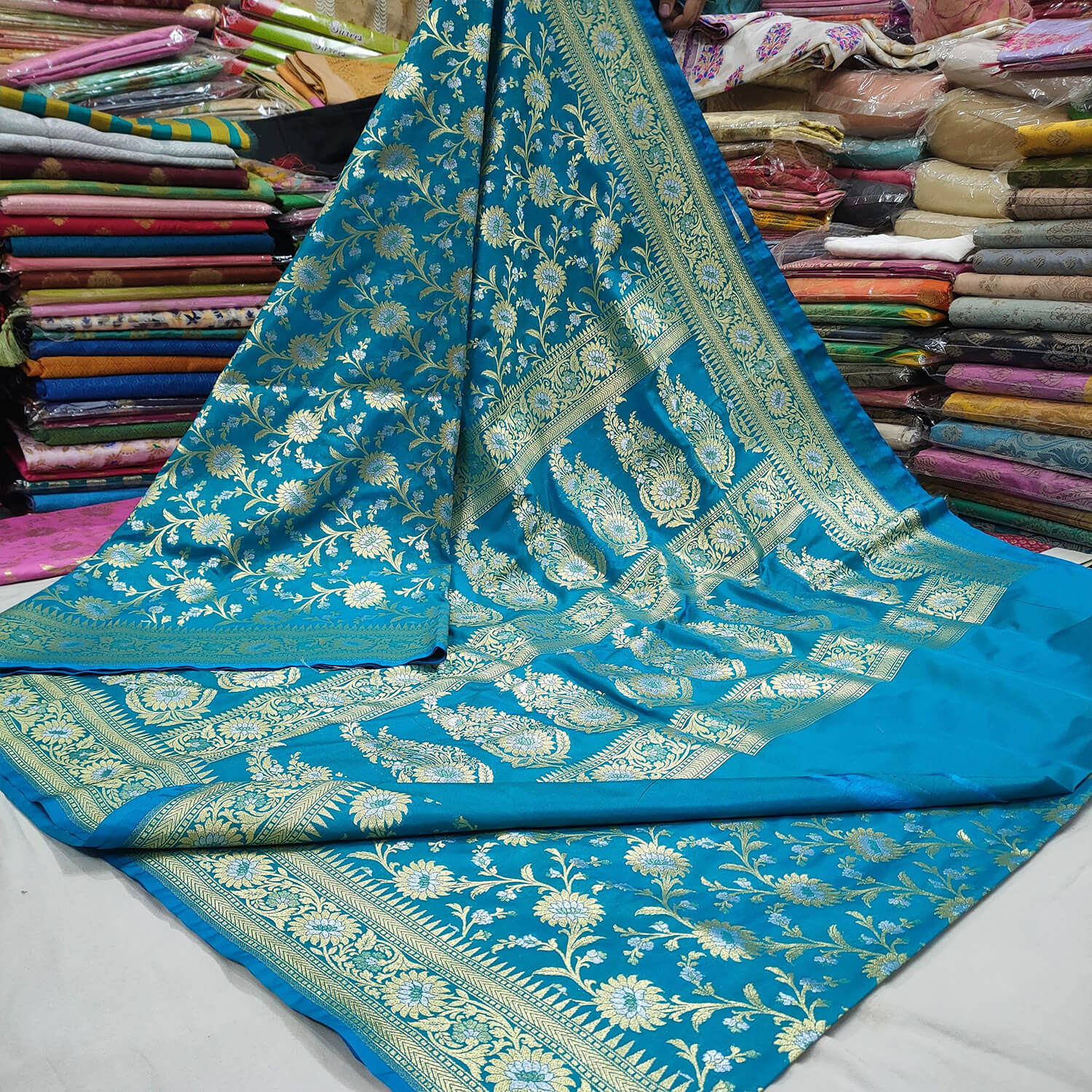 Heavy Banarasi Silk Saree With Fancy Design - Aazuri