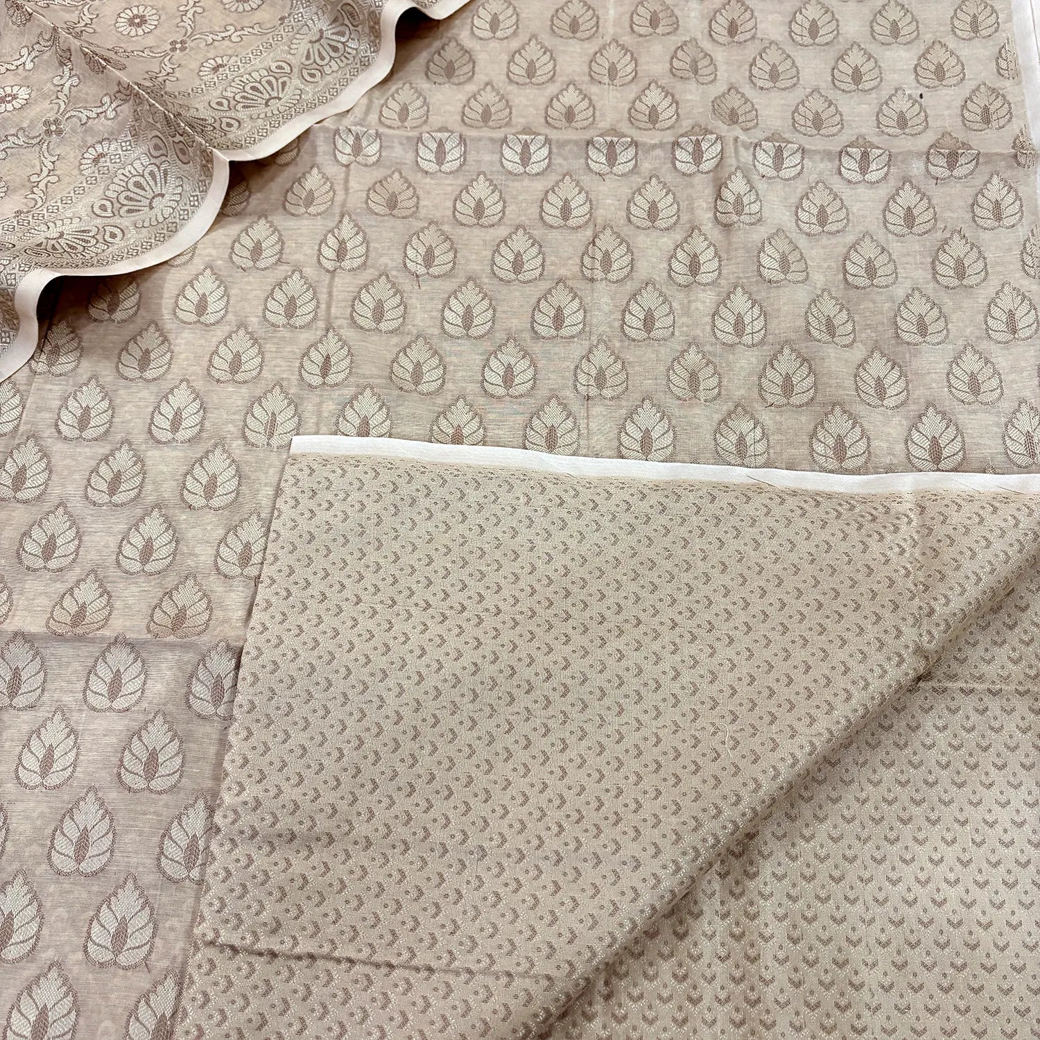 Beige Kacchi Carry Patta Cotton Silk Banarasi Suit