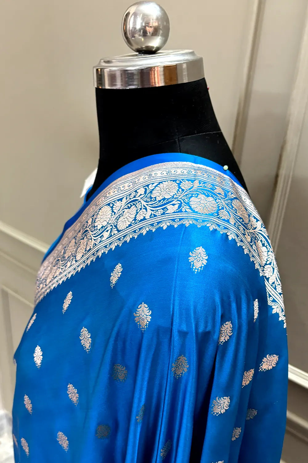 Dark Firozi Flying Buti Katan Silk Banarasi Saree