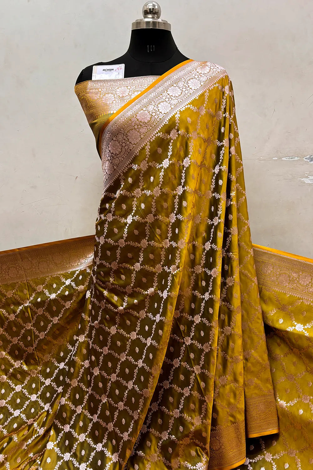 Dark Pista Qaidi Buti Katan Mashru Silk Banarasi Saree