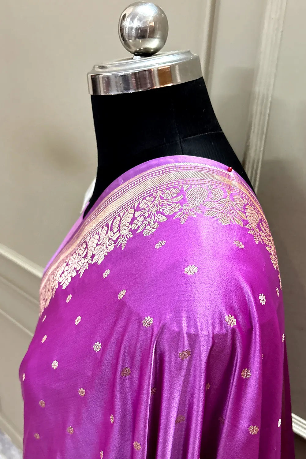 Lavender Hawahawai Buti Katan Silk Banarasi Saree