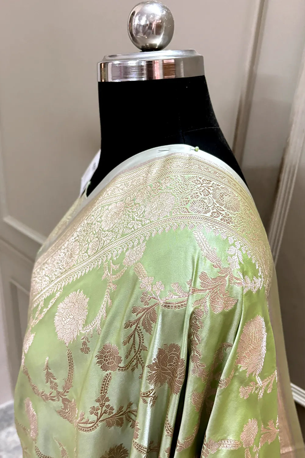 Light Pista Laabela Jaal Katan Silk Banarasi Saree
