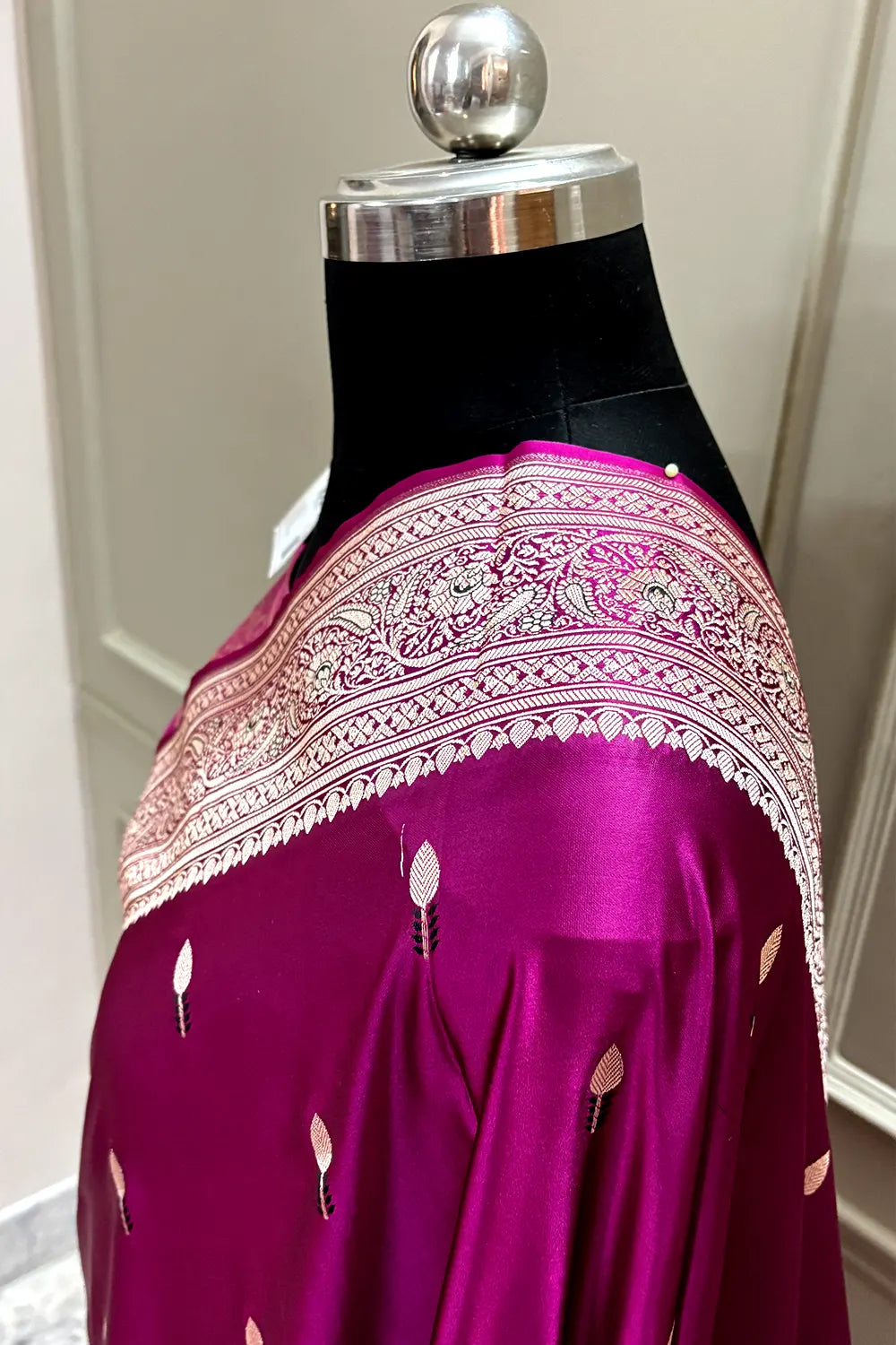 Magenta Tilak Buti Katan Silk Banarasi Saree