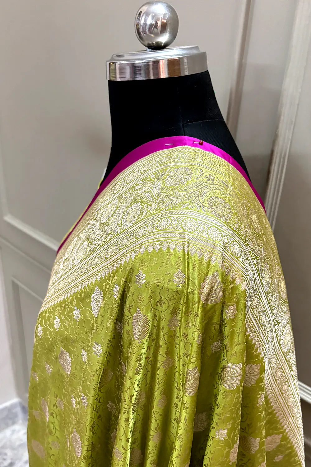 Mehendi Chunni Munni Buti Katan Silk Banarasi Saree