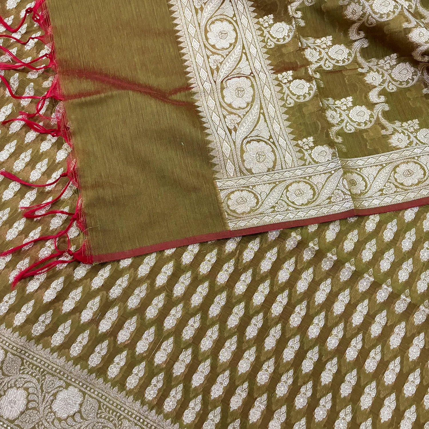 Mehendi Dracula Buti Banarasi Silk Suit