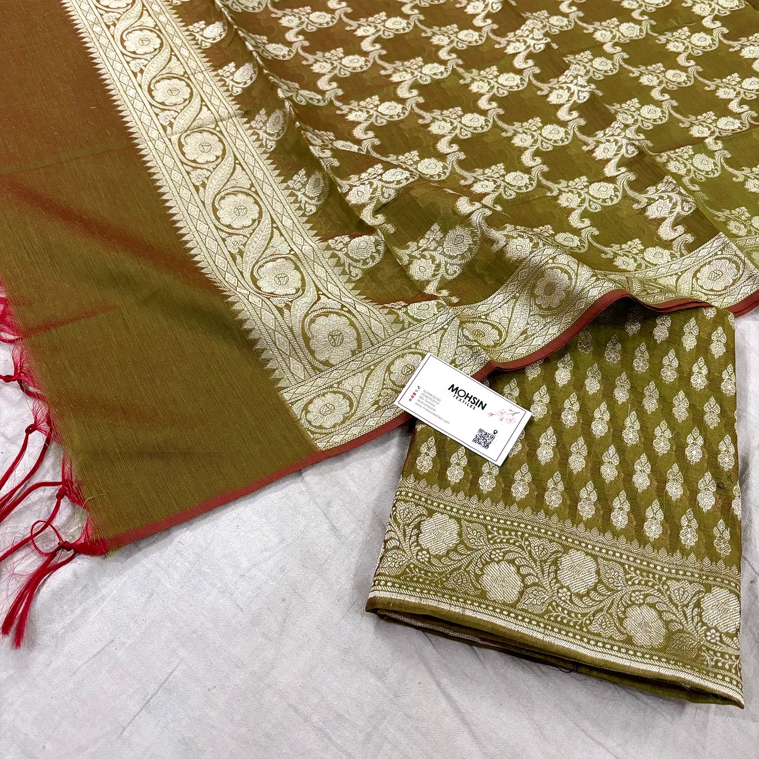 Mehendi Dracula Buti Banarasi Silk Suit