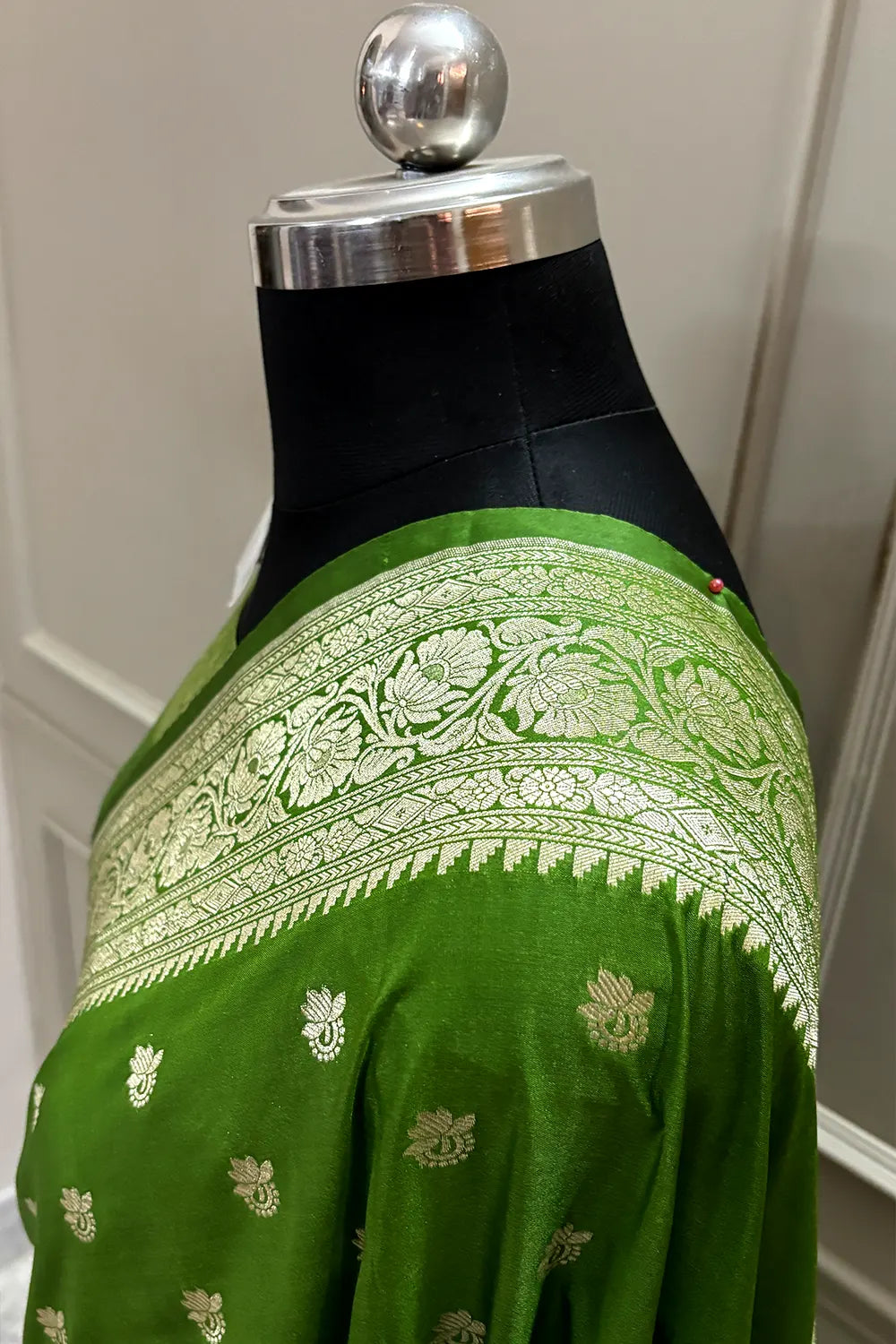Mehendi Ghonga Buti Katan Silk Banarasi Saree