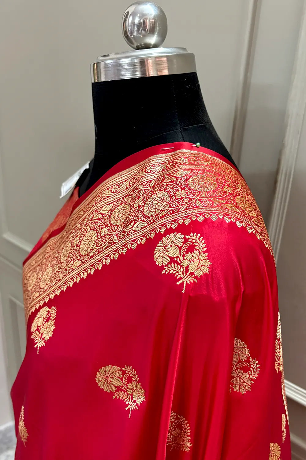 Pinkish Red Golden Flower Katan Silk Banarasi Saree