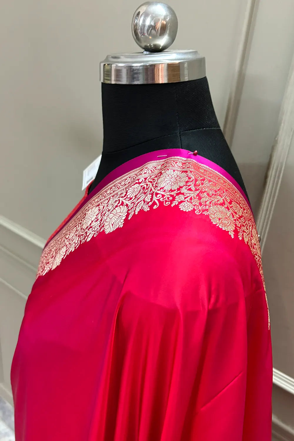 Pinkish Red Plain Zari Border Katan Silk Banarasi Saree