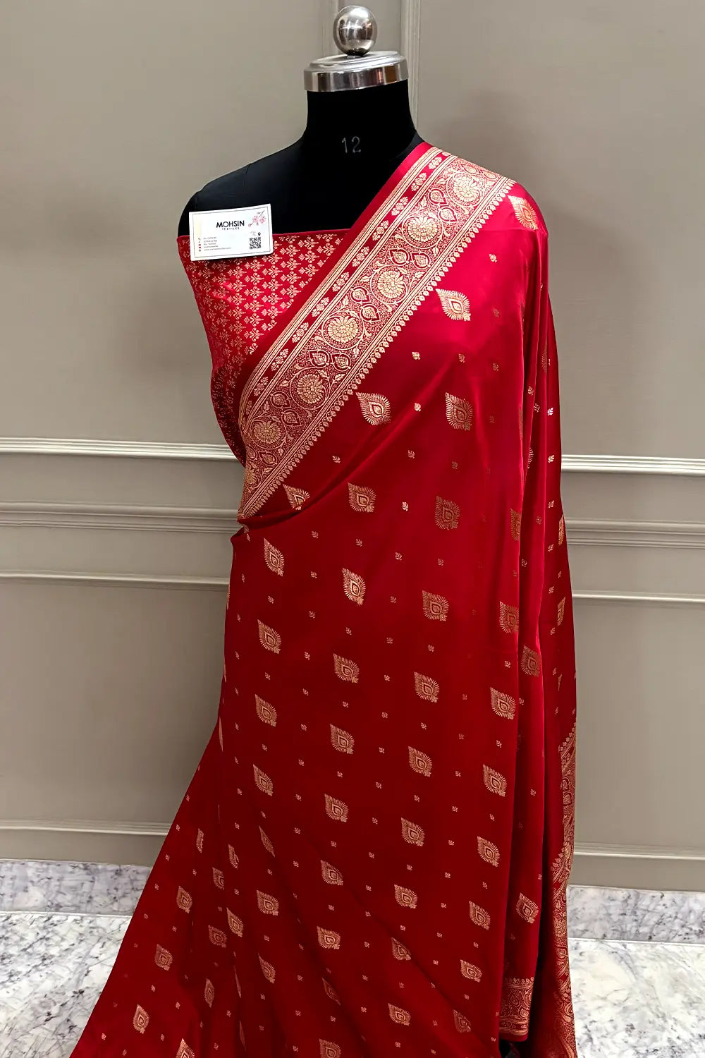 Pinkish Red Queen Buti Katan Silk Banarasi Saree