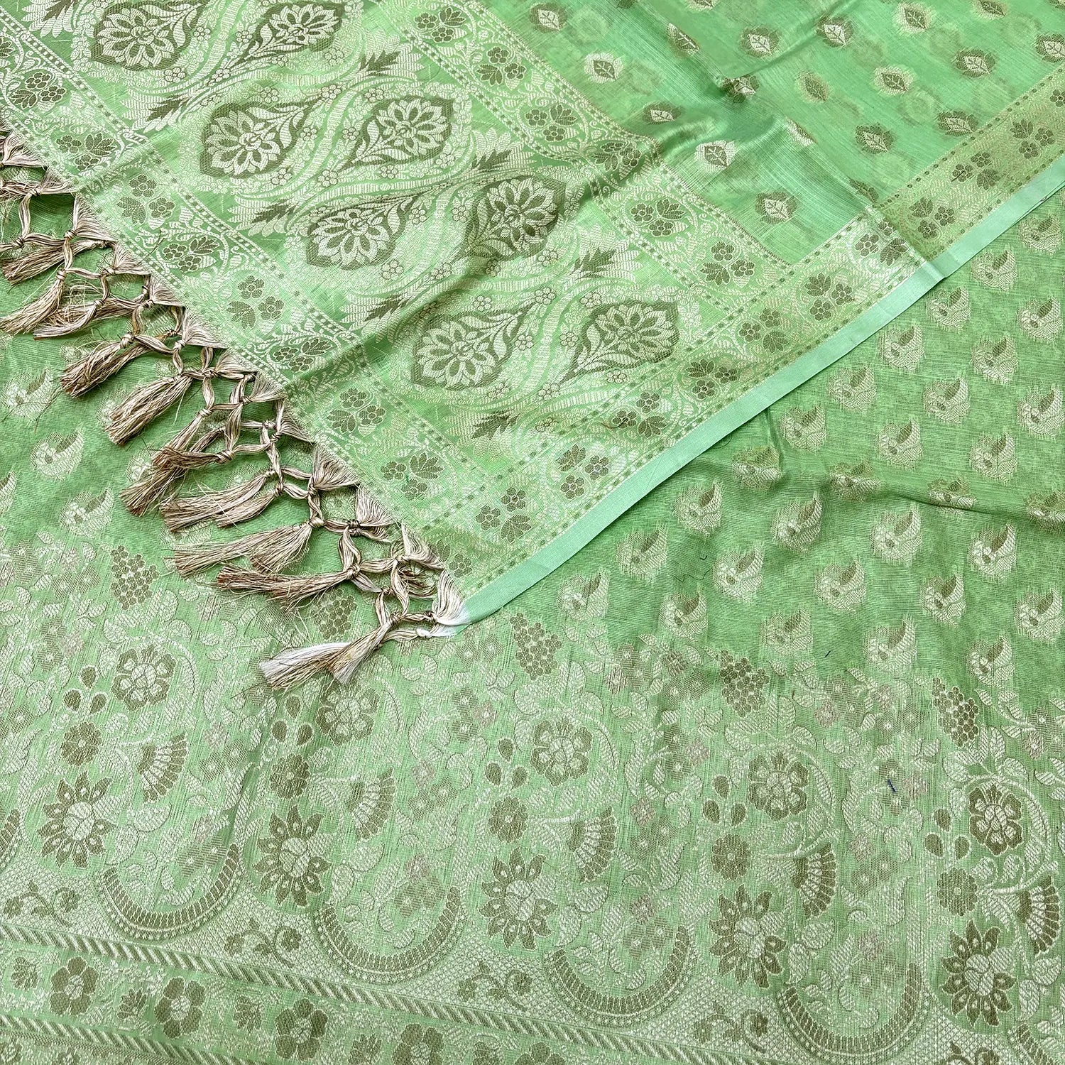 Pista Angoori Kalli Cotton Silk Banarasi Suit