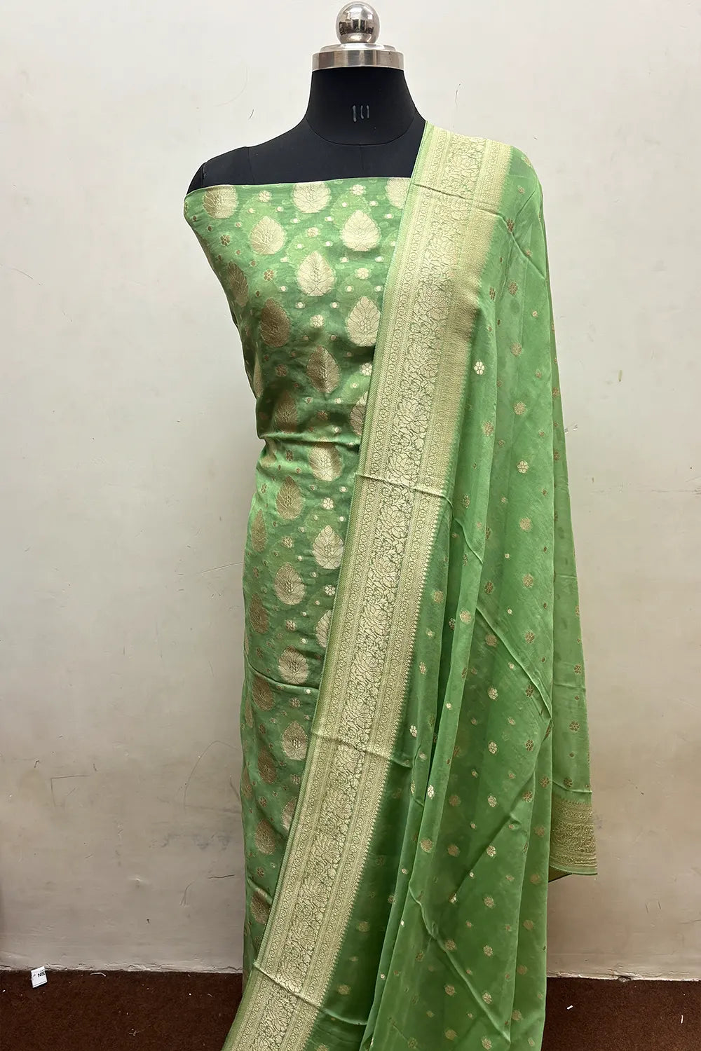 Pista Pure Viscose Georgette Banarasi Suit