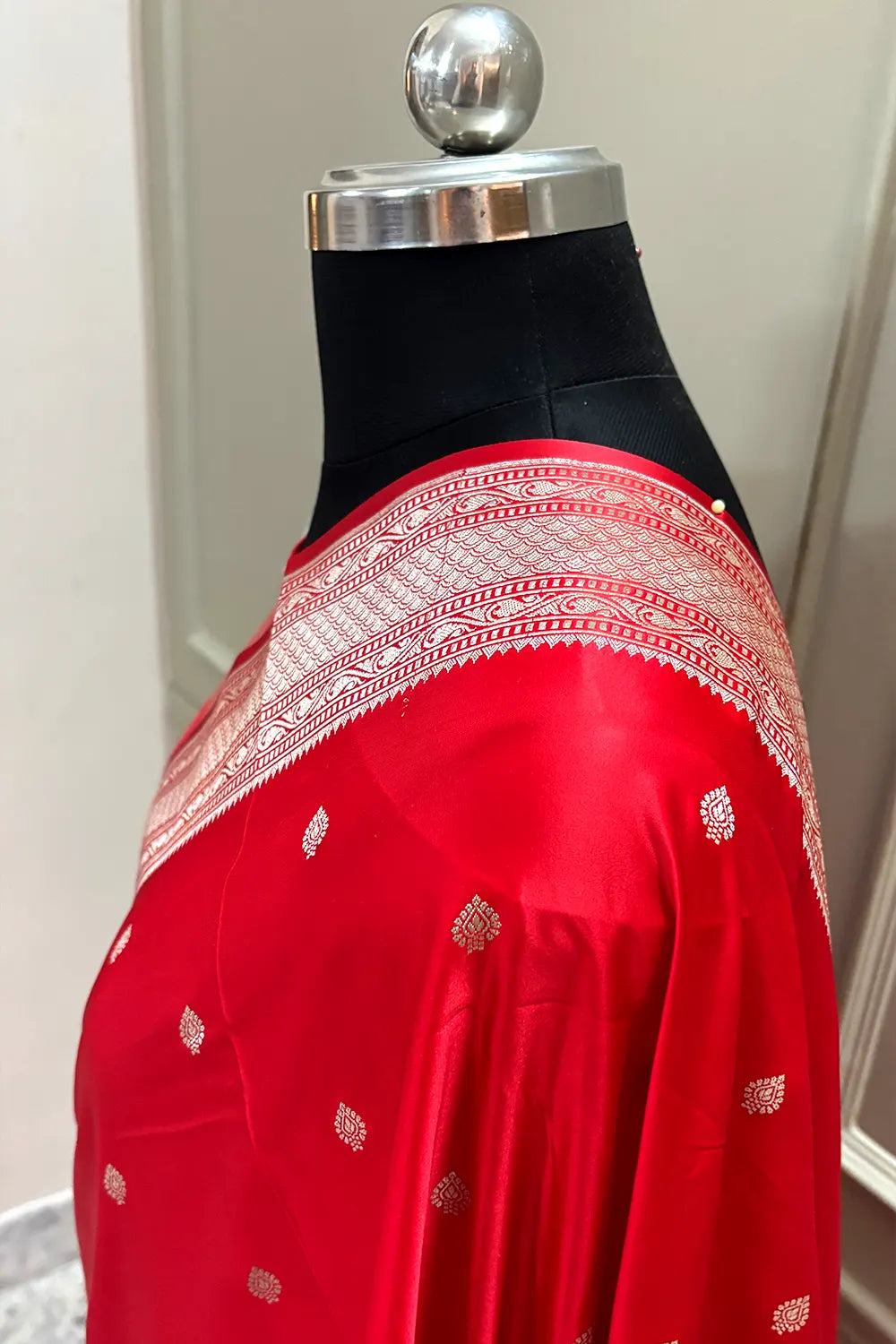 Red Wazir Buti Katan Silk Banarasi Saree