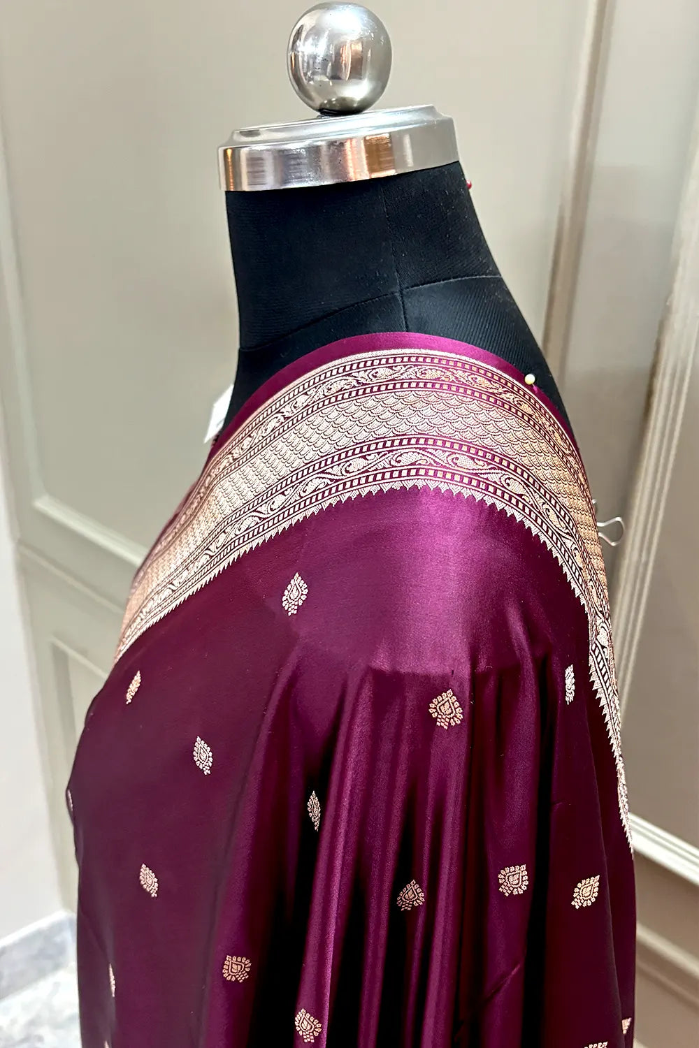 Wine Wazir Buti Katan Silk Banarasi Saree