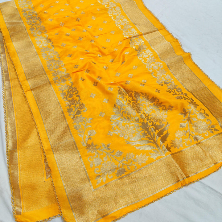 Beautiful Hand Woven Banarasi Ladies Stole. Double Shaded Top-Notch Fabric Soft Fabric.