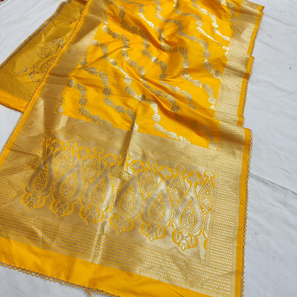 100% Pure Katan Silk Banarasi Stole For Women. Woven by Hand Machine Finest Quality Soft Silk Fabric is Used. Wear it in Wedding, Occasion, Party.